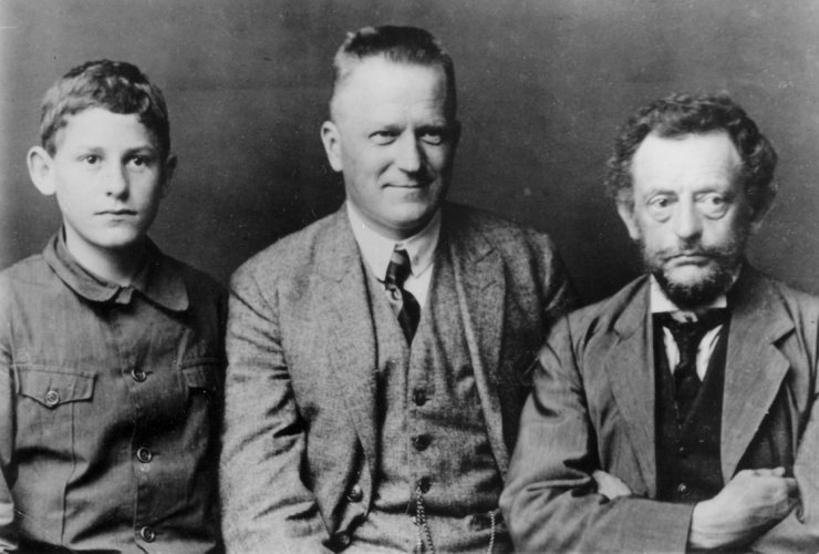 Barlach’s son Nikolaus, Reinhard Piper and Ernst Barlach in July 1922