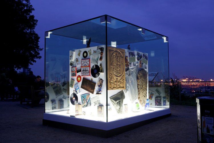Georges Adéagbo: Inverted Space, 2015, Altonaer Balkon, Hamburg, Courtesy Galerie Barbara Wien, Berlin