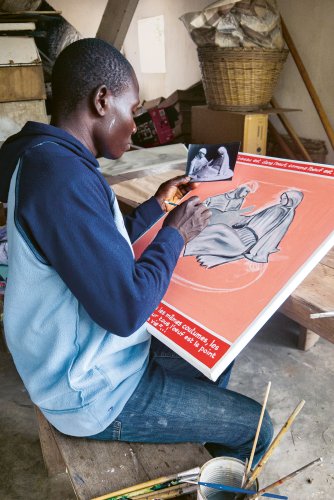 PreparationPreparations for the Hamburg exhibition in Cotonou: at the artist’s request the illustrator Benoît Adanhoumè transfers Ernst Barlach’s ‛Russian Lovers’ onto canvas, 27 July 2022