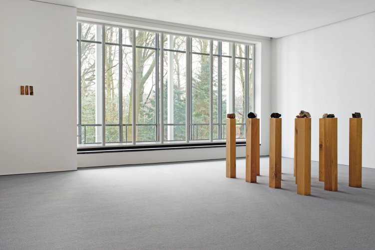 Exhibition view »herman de vries. sculptures trouvées«, Ernst Barlach Haus 2016