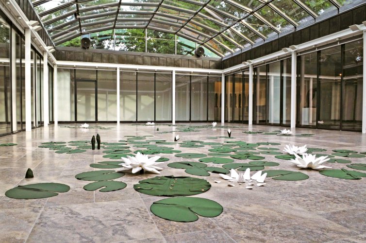 Peter Rösel: Water-lily Pond, 1997, exhibition view »Tizian, Rembrandt, Leonardo Spezial Automatic«, Ernst Barlach Haus 2010/11